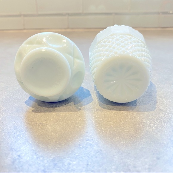 Vintage Mini milk glass bud vases 4” tall, set of 2 made in Taiwan. - Picture 3 of 6
